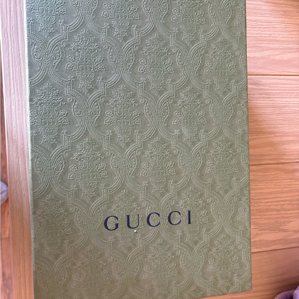 Gucci Cream Shearling Slide with Brown Logo - Picture 2 of 5